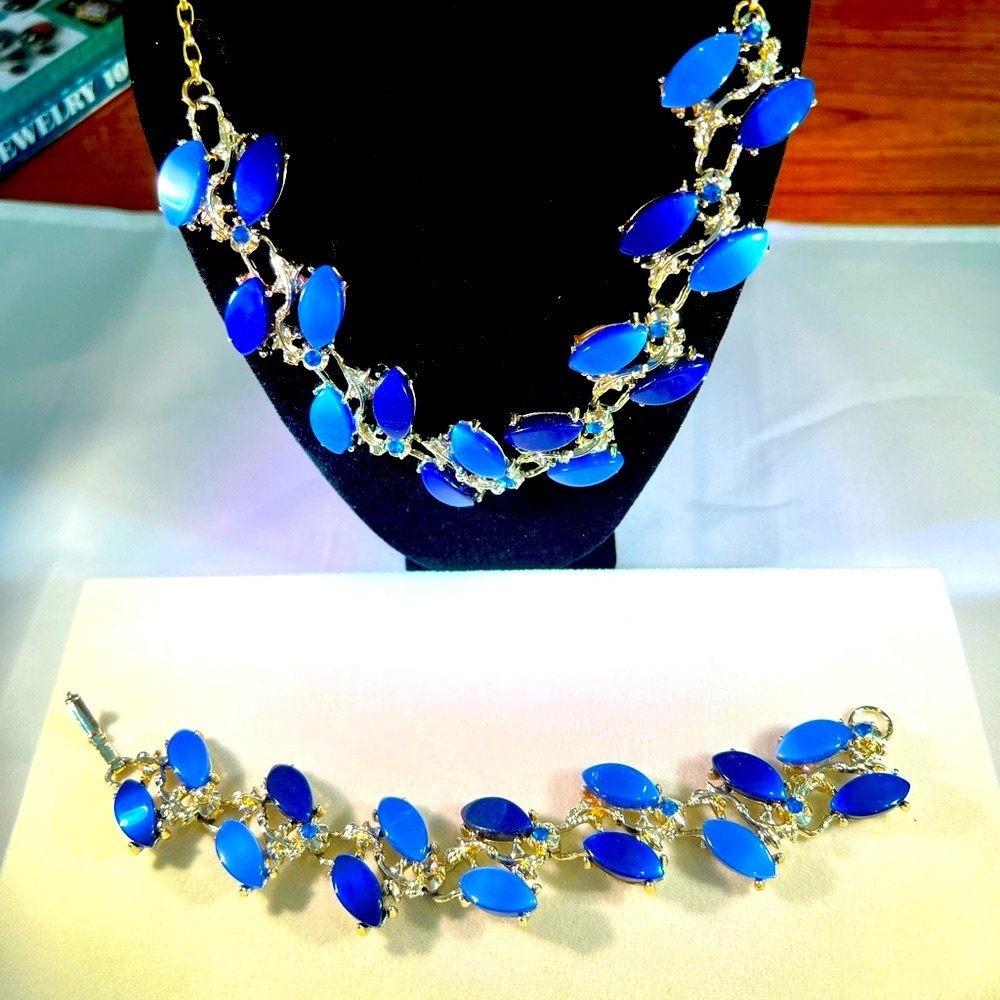 Vintage Blue Thermoset Lucite Choker Necklace and Matching Bracelet